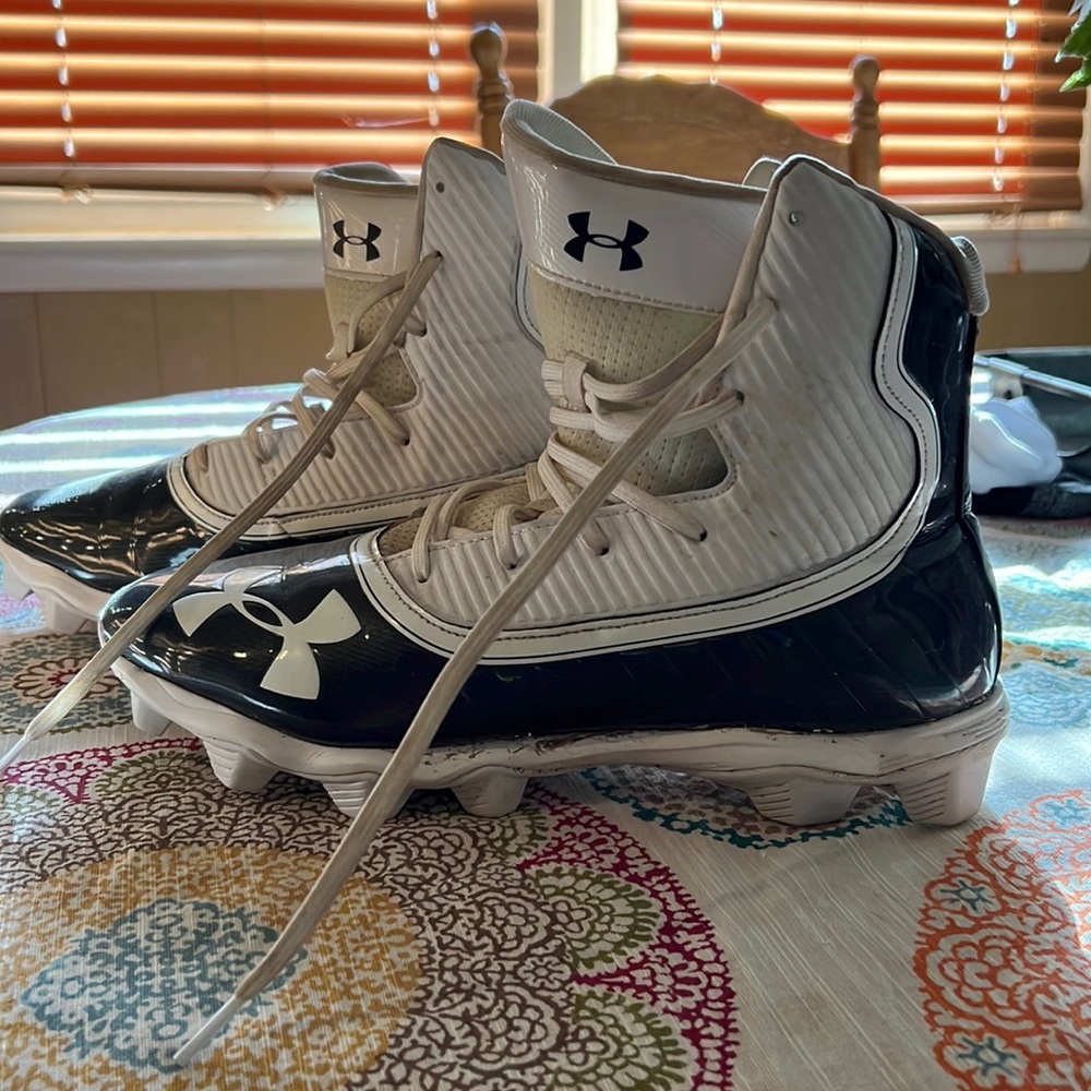 Mens Under Armour Football cleats size 12.